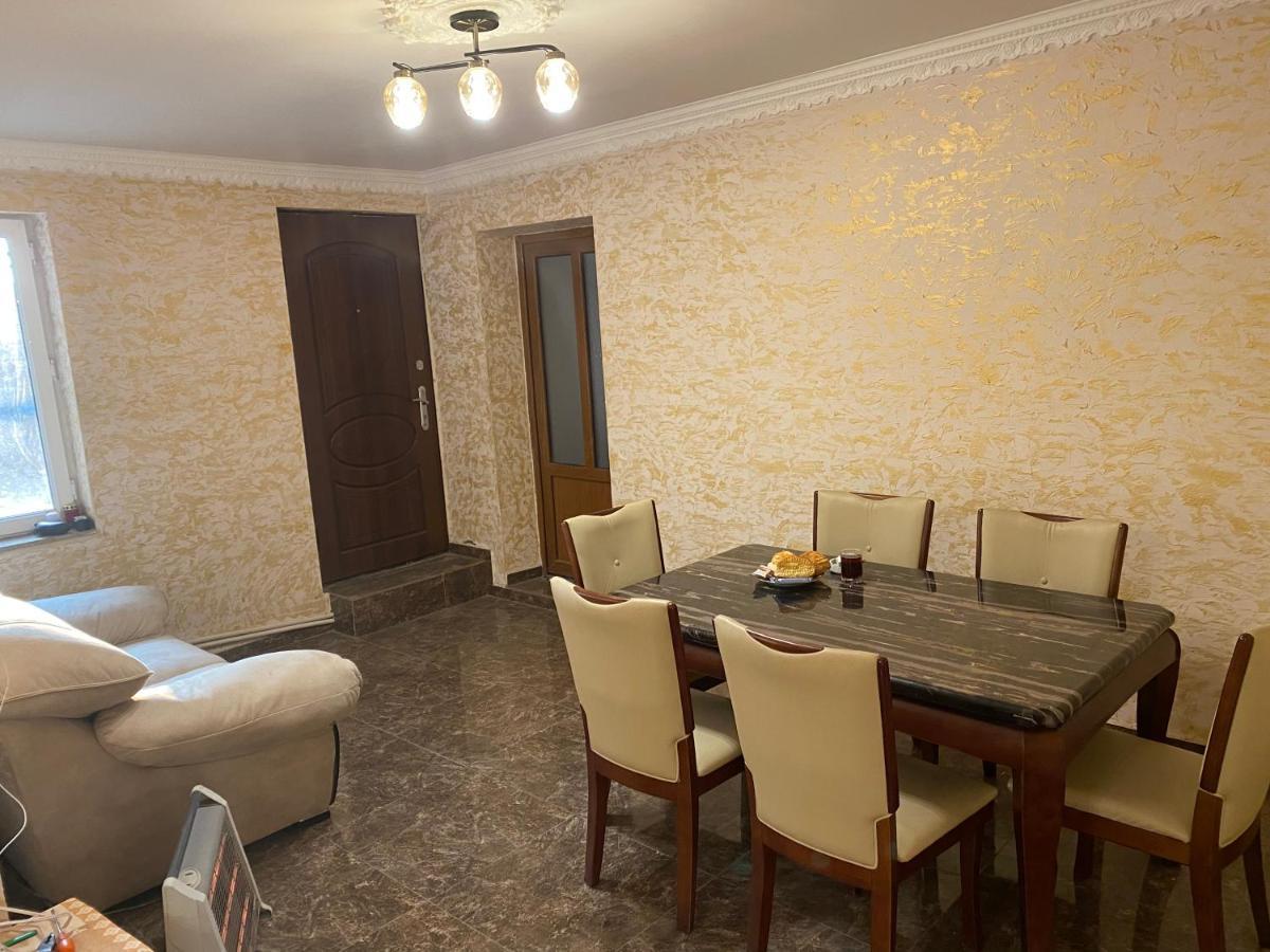 Friend'S House Rooms Near Airport Ghukasavan Εξωτερικό φωτογραφία