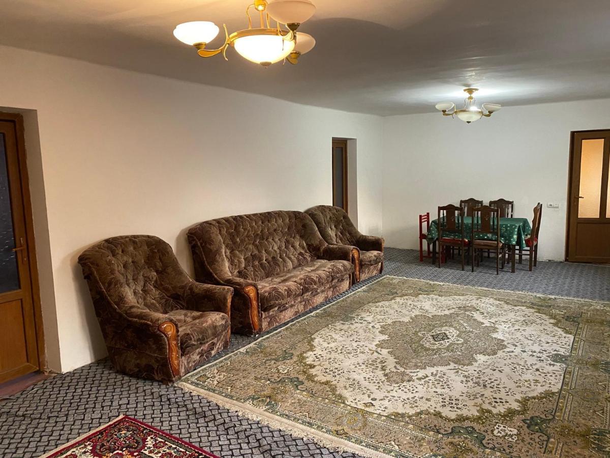 Friend'S House Rooms Near Airport Ghukasavan Εξωτερικό φωτογραφία