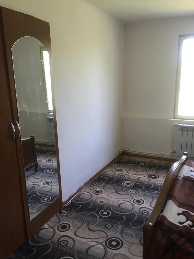 Friend'S House Rooms Near Airport Ghukasavan Εξωτερικό φωτογραφία