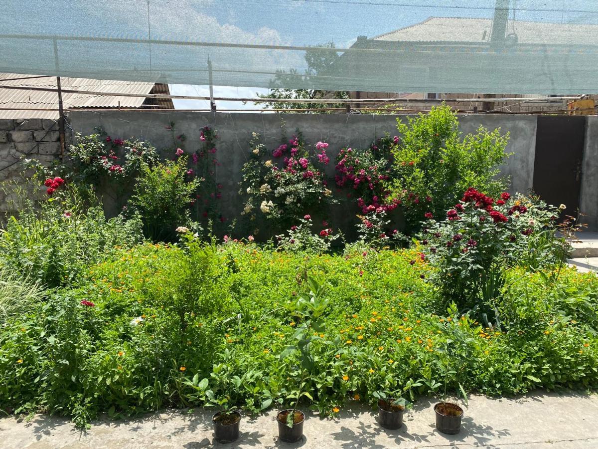 Friend'S House Rooms Near Airport Ghukasavan Εξωτερικό φωτογραφία